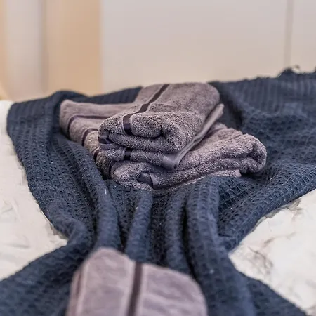 Spacious Flat - Sleeps 8 - Centre *