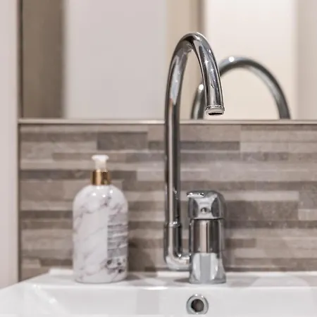 Apartman Spacious Flat - Sleeps 8 - Centre *