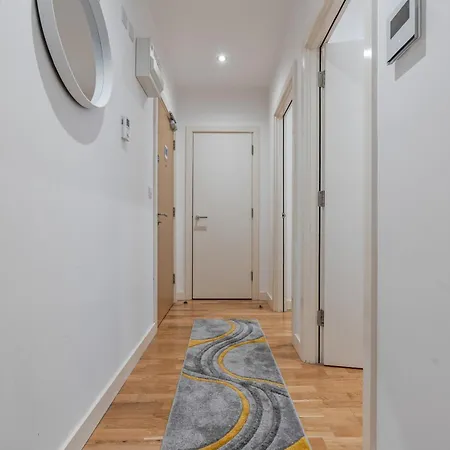 Apartman Spacious Flat - Sleeps 8 - Centre *