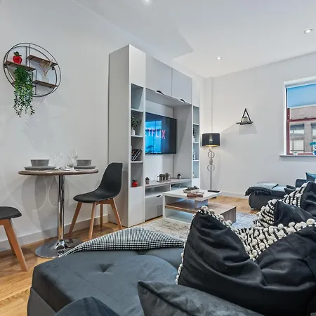 Spacious Flat - Sleeps 8 - Centre