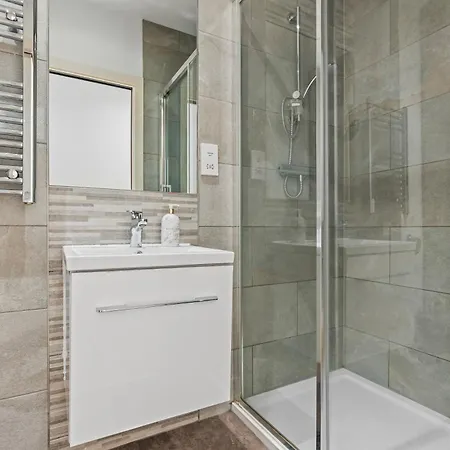 Apartman Spacious Flat - Sleeps 8 - Centre *