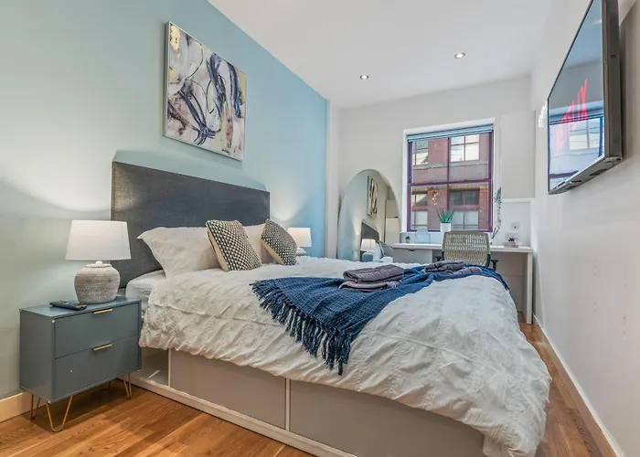 Spacious Flat - Sleeps 8 - Centre *