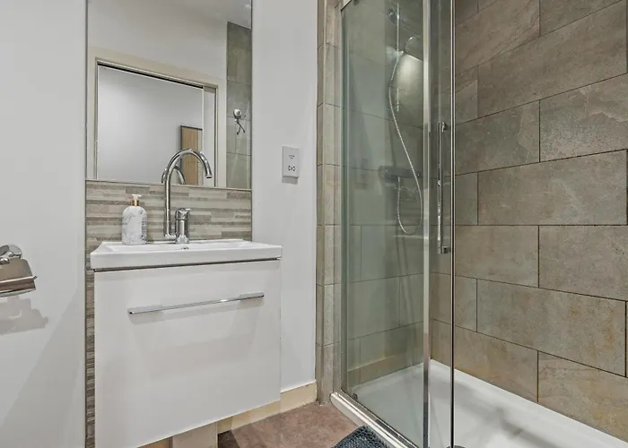 Spacious Flat - Sleeps 8 - Centre Leeds (West Yorkshire)