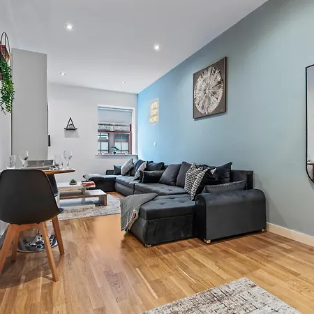 Spacious Flat - Sleeps 8 - Centre 利兹