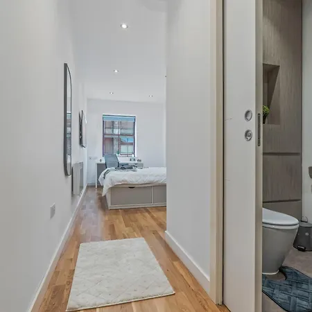 Spacious Flat - Sleeps 8 - Centre *