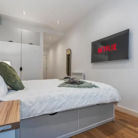 Spacious Flat - Sleeps 8 - Centre * ليدز