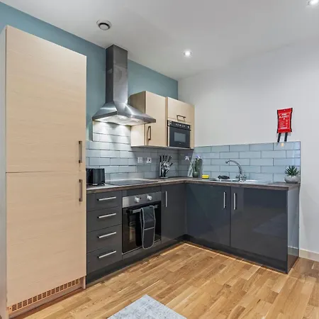 Spacious Flat - Sleeps 8 - Centre شقة *