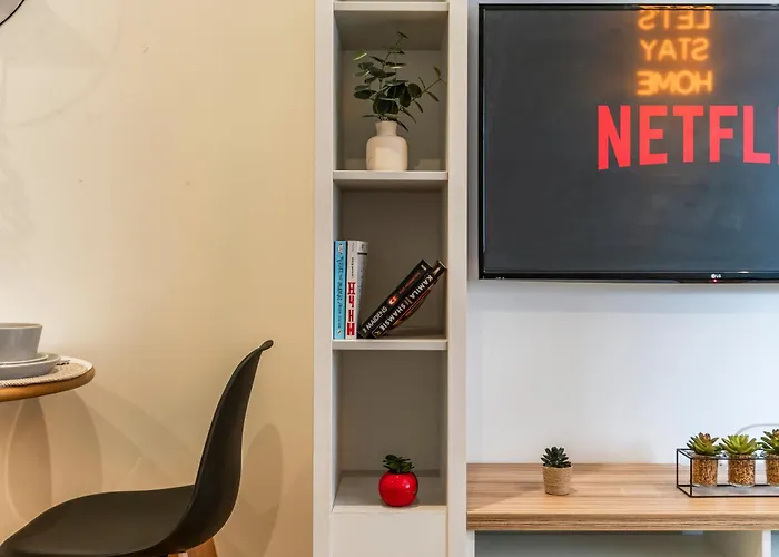 Daire Spacious Flat - Sleeps 8 - Centre