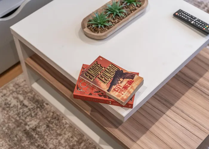 Apartment Spacious Flat - Sleeps 8 - Centre *