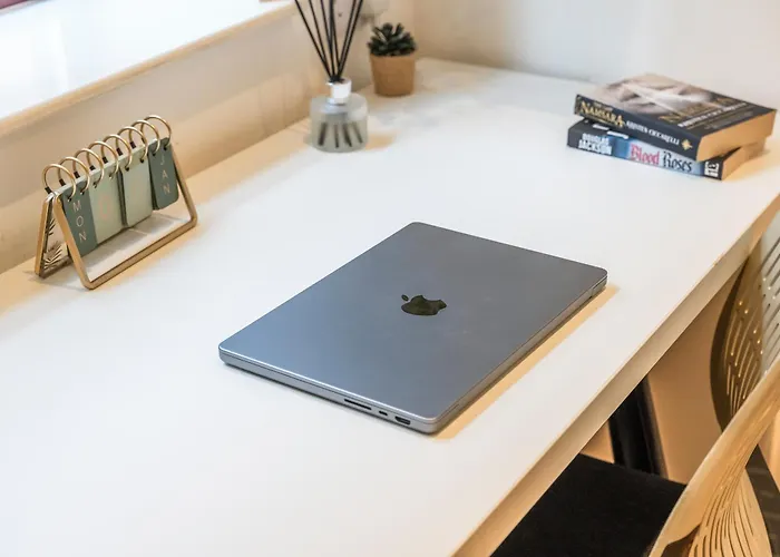 Spacious Flat - Sleeps 8 - Centre * Leeds (West Yorkshire)