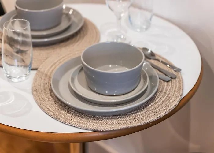 Spacious Flat - Sleeps 8 - Centre Daire *