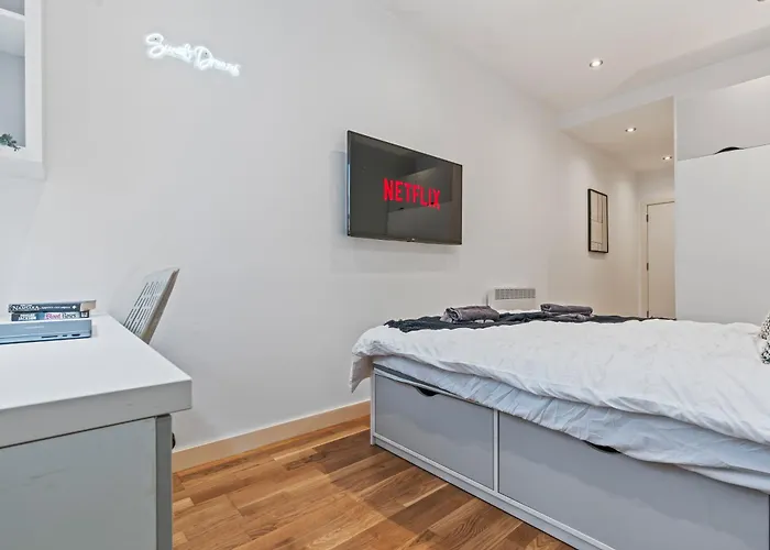 Spacious Flat - Sleeps 8 - Centre *