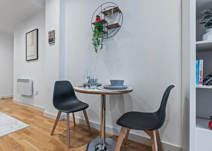 Spacious Flat - Sleeps 8 - Centre Daire