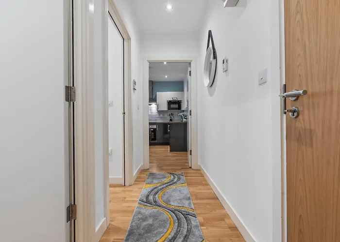 Daire Spacious Flat - Sleeps 8 - Centre