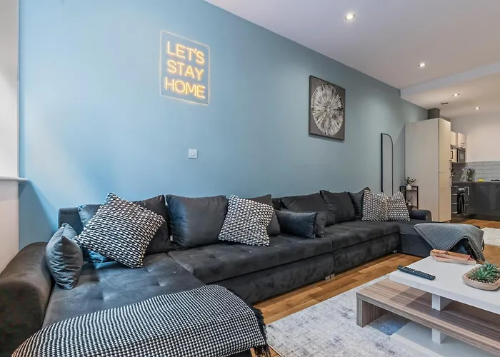 Spacious Flat - Sleeps 8 - Centre *