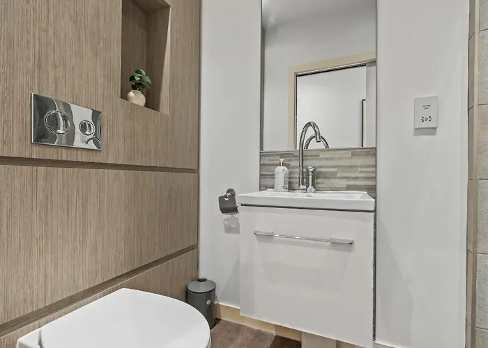 Spacious Flat - Sleeps 8 - Centre Daire