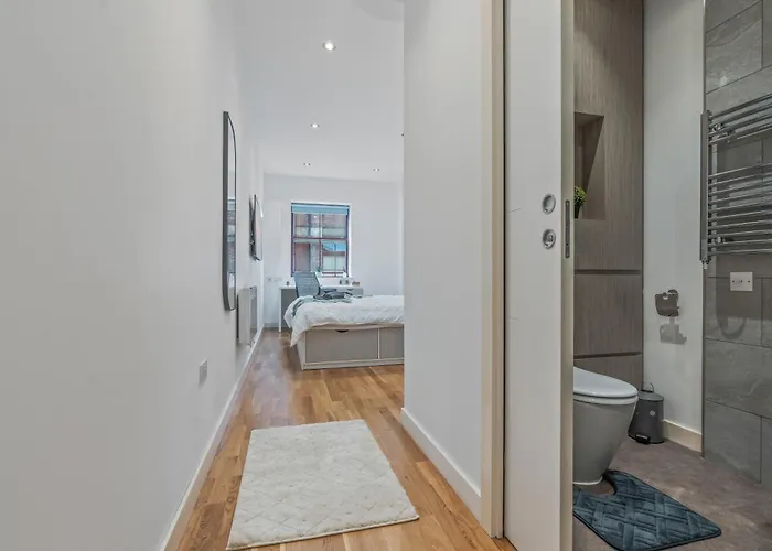 Spacious Flat - Sleeps 8 - Centre *